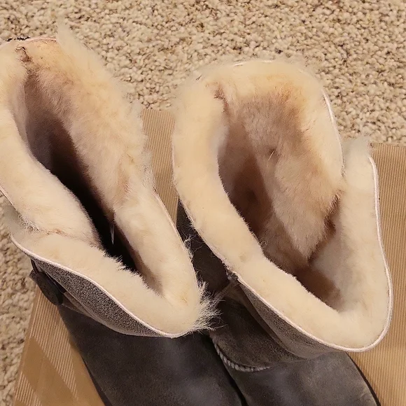 UGG boots - Picture 2 of 3